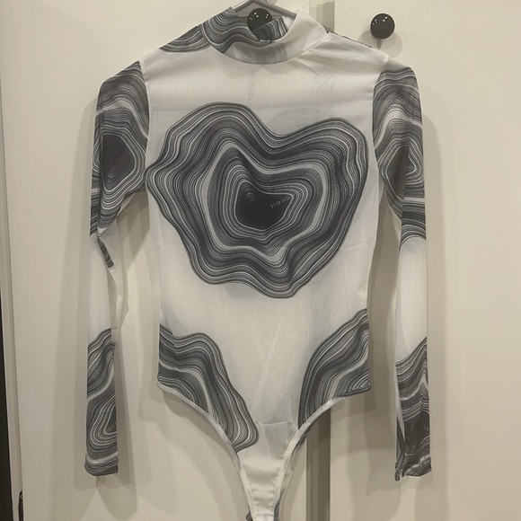 2 bodysuits white is sheer looks awesome with black lace under, black is asos - Picture 4 of 4